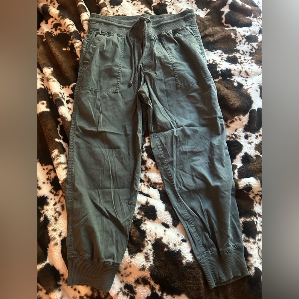 Women’s green cargo pants sz L